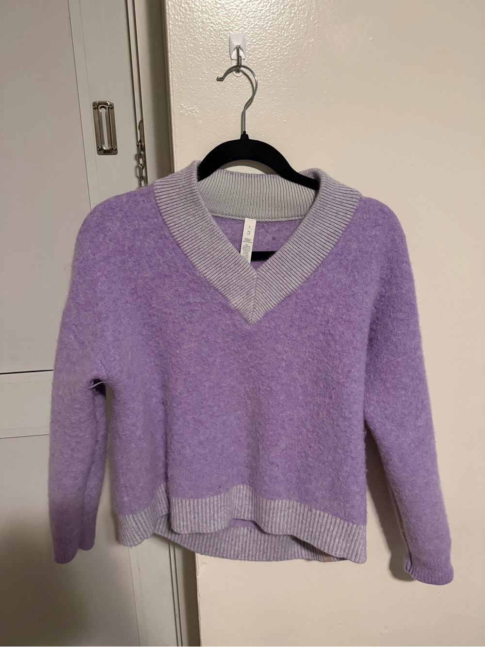 lululemon athletica Lavender V-Neck Sweater with Light Gray Trim